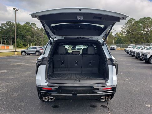 New 2026 Chevrolet Traverse RS w/ LPO, Floor Liner Package image 9