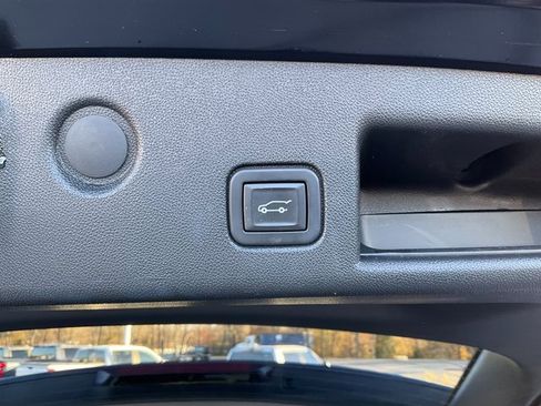 Used 2020 Chevrolet Equinox Premier image 18