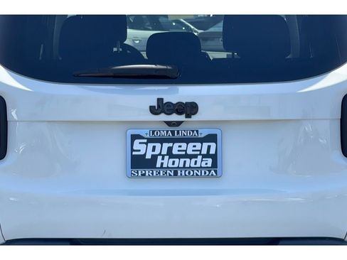 Used 2017 Jeep Renegade Altitude FWD image 15