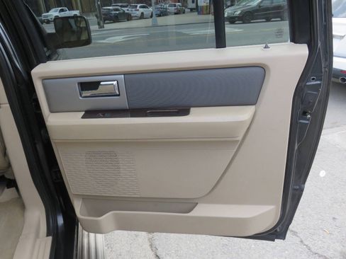 Used 2014 Ford Expedition EL XLT w/ Equipment Group 202A AWD/4WD image 31