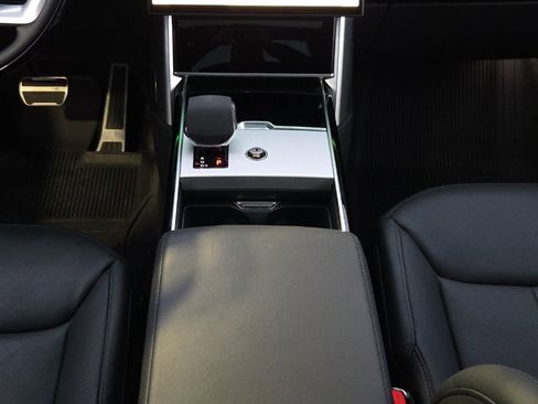 Certified 2024 Land Rover Range Rover Autobiography image 23