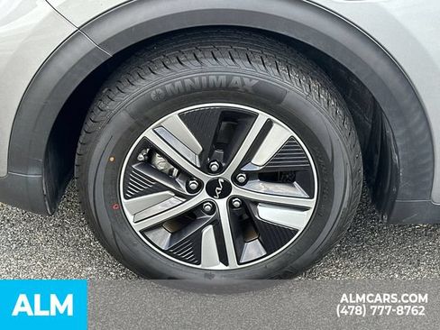 Used 2022 Kia Niro LXS FWD image 12