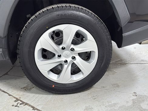 Used 2020 Toyota RAV4 LE image 23