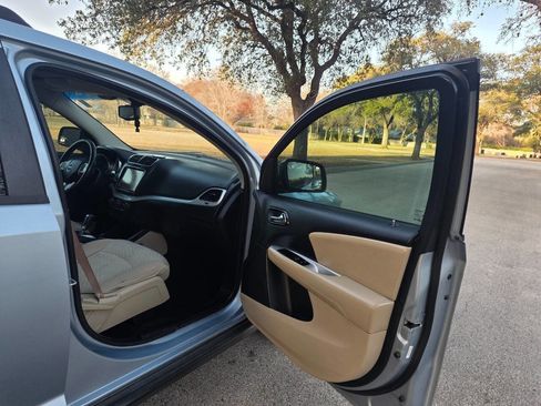 Used 2013 Dodge Journey SXT w/ Flexible Seating Group image 22