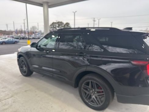 Used 2025 Ford Explorer ST-Line w/ Premium Package image 5