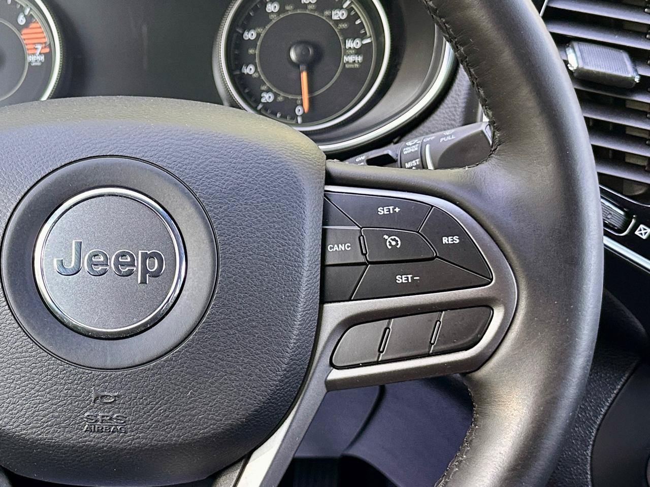 Used 2019 Jeep Cherokee Limited FWD image 25