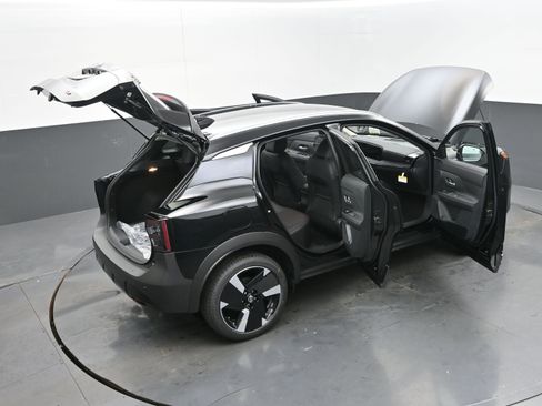 New 2025 Nissan Kicks SR image 32