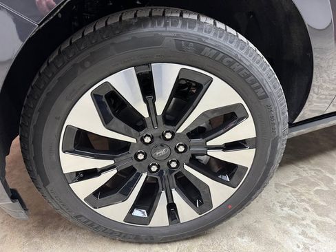 New 2025 Ford Expedition Platinum w/ Driver's Package image 30