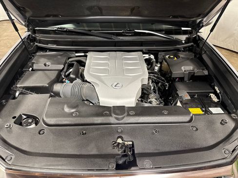 Used 2021 Lexus GX 460 Premium w/ Accessory Package AWD/4WD image 28