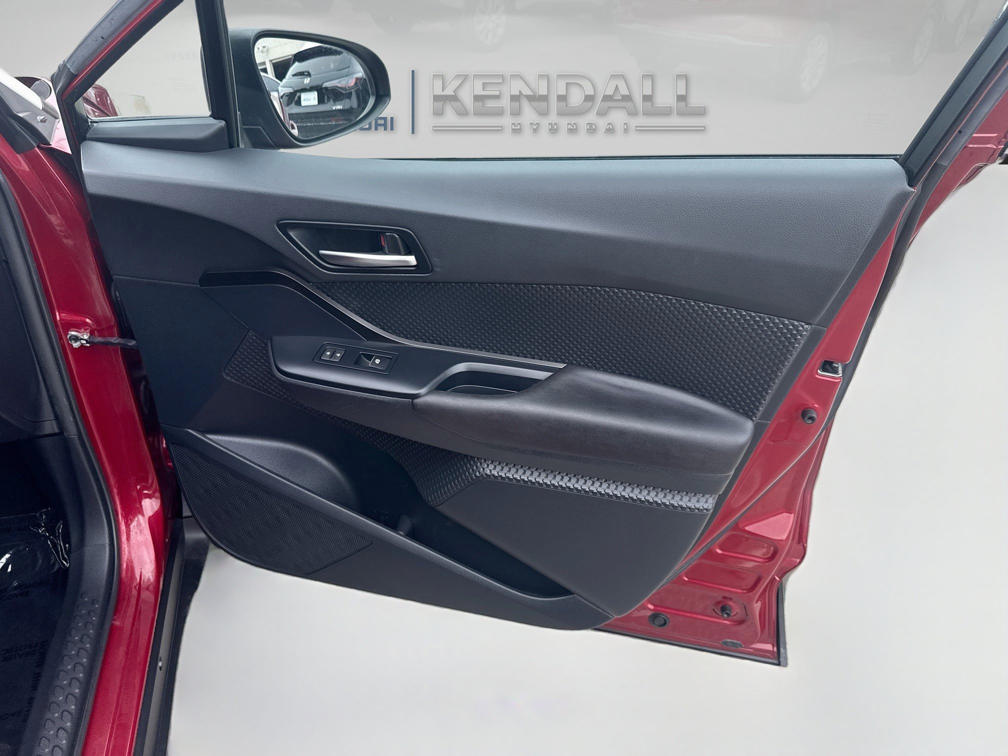 Used 2018 Toyota C-HR XLE FWD image 30