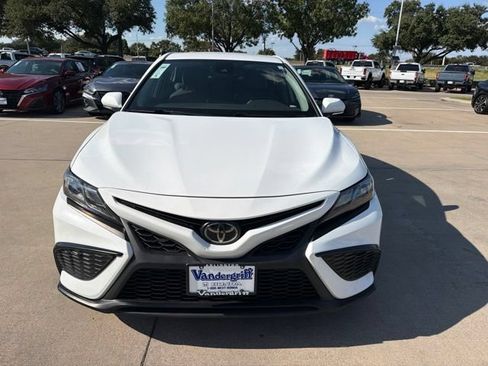 Used 2022 Toyota Camry SE FWD image 5
