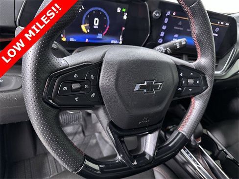 Used 2025 Chevrolet Trax RS w/ Sunroof Package image 11