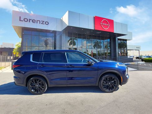 Used 2022 Mitsubishi Outlander SE image 4