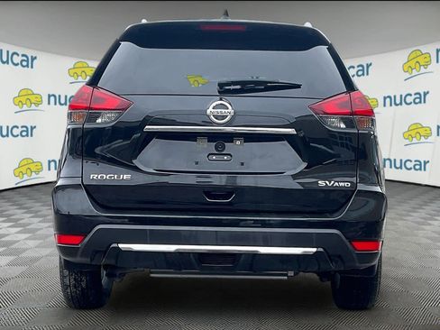 Used 2018 Nissan Rogue SV w/ Premium Package image 5
