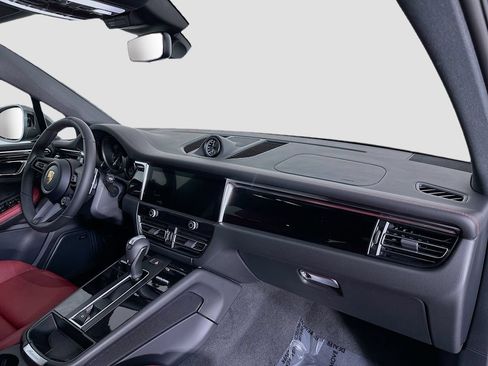Certified 2026 Porsche Macan Turbo AWD/4WD image 32