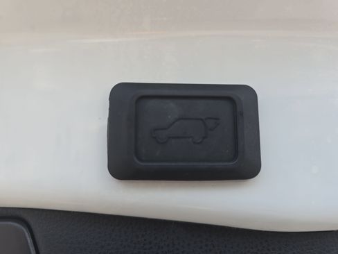 Used 2022 Toyota RAV4 XLE Premium AWD/4WD image 13