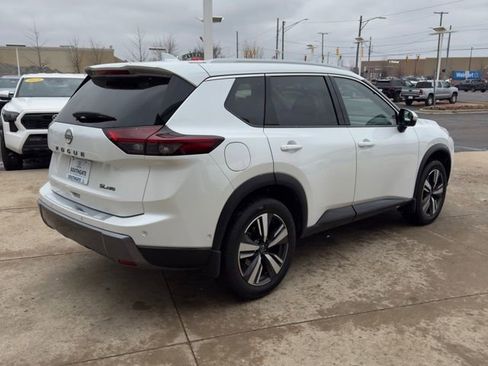 Used 2024 Nissan Rogue SL image 5