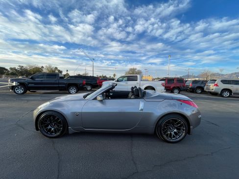 Used 2007 Nissan 350Z Touring image 10