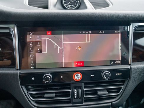 New 2026 Porsche Macan image 18