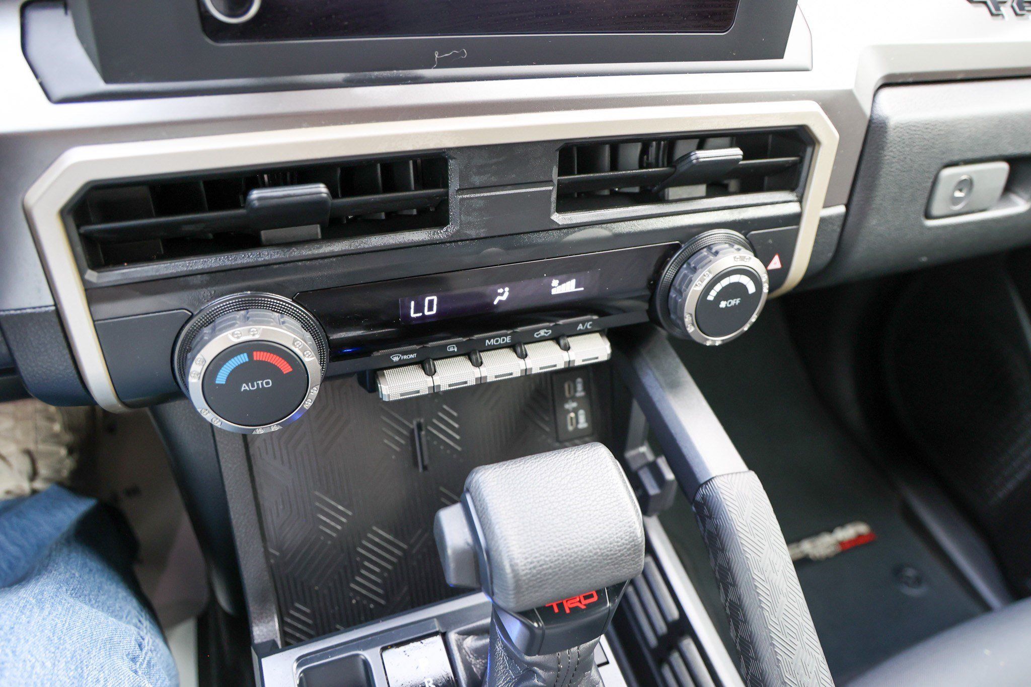 Certified 2025 Toyota Tacoma TRD Off-Road AWD/4WD image 24