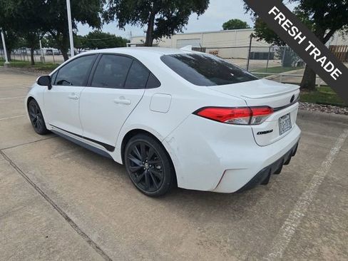 Used 2023 Toyota Corolla SE FWD image 3