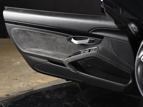 Used 2016 Porsche Boxster Spyder RWD image 19
