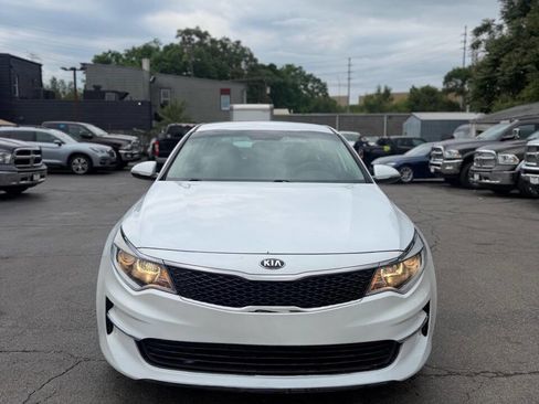 Used 2018 Kia Optima LX w/ 17" Alloy Wheels Package FWD image 3