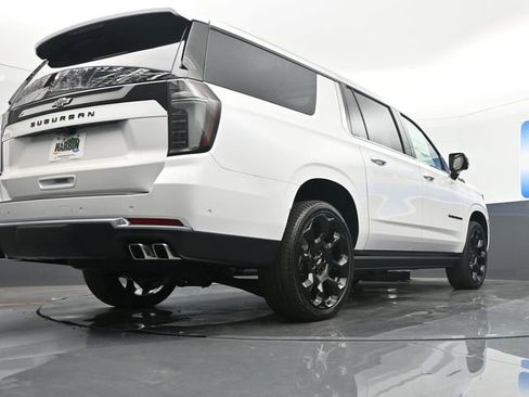 New 2025 Chevrolet Suburban High Country image 25