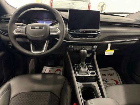 New 2026 Jeep Compass Latitude image 18