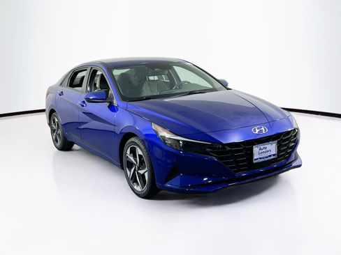 Used 2023 Hyundai Elantra SEL w/ Convenience Package FWD image 3