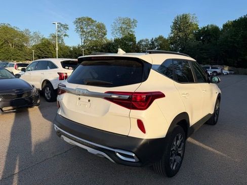 Certified 2023 Kia Seltos EX AWD/4WD image 3