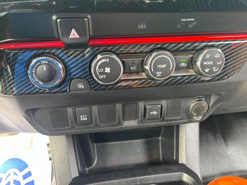 Used 2020 Toyota Tacoma 4x4 Double Cab image 29