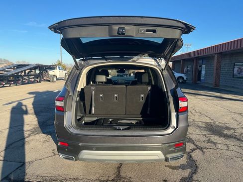 Used 2024 Honda Pilot Touring image 13