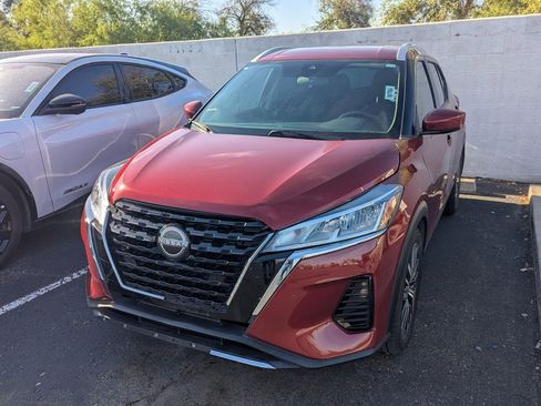 Used 2022 Nissan Kicks SV image 1