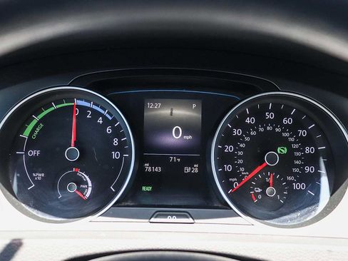 Used 2016 Volkswagen e-Golf SE w/ DC Fast Charging Package FWD image 20