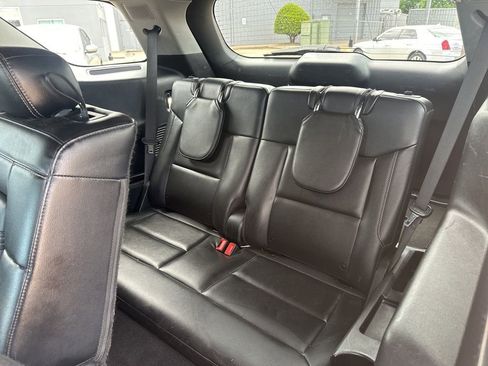 Used 2021 Ford Explorer Limited w/ Equipment Group 301A RWD image 19