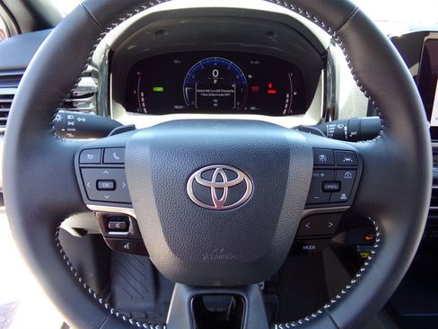 Used 2025 Toyota Camry SE FWD image 36