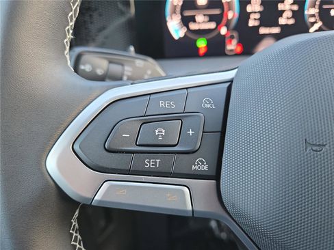 New 2026 Volkswagen Tiguan SE image 16