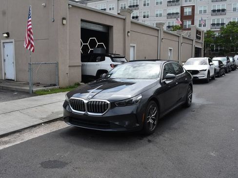 Used 2026 BMW 530i RWD image 2
