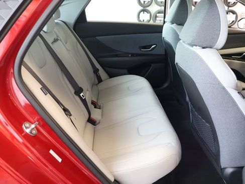 Used 2025 Hyundai Elantra Limited FWD image 18