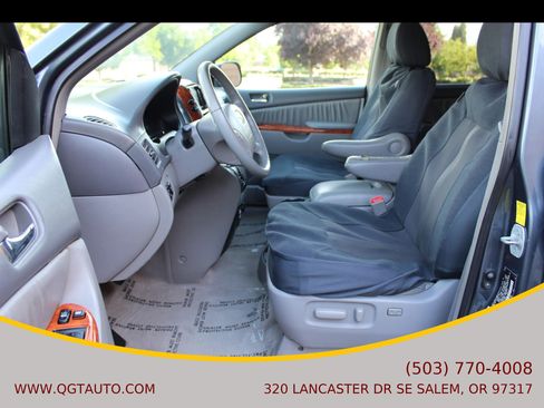 Used 2010 Toyota Sienna XLE Limited FWD image 10