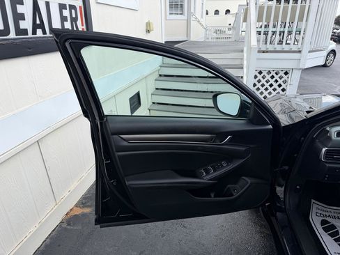 Used 2019 Honda Accord LX image 8