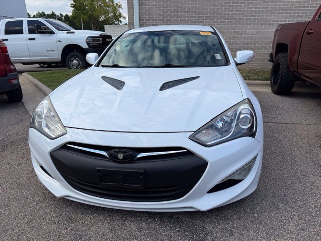 Used 2016 Hyundai Genesis 3.8 RWD image 2