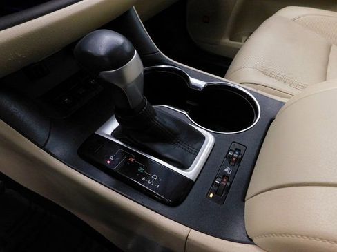 Used 2015 Toyota Highlander Limited image 36