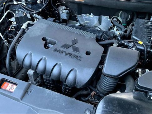 Used 2019 Mitsubishi Outlander SEL FWD image 32