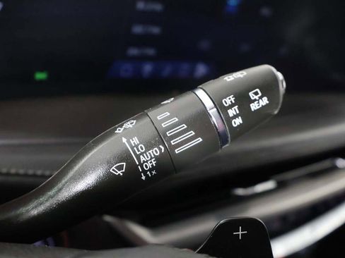 Used 2024 Cadillac XT4 Premium Luxury image 40