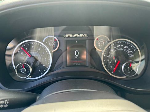 Used 2025 RAM 1500 Big Horn AWD/4WD image 4