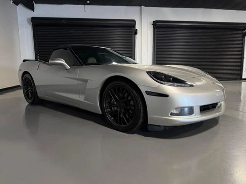 Used 2008 Chevrolet Corvette Convertible w/ Preferred Equipment Group RWD image 3