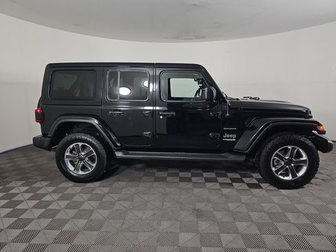 Used 2022 Jeep Wrangler Unlimited Sahara w/ Cold Weather Group AWD/4WD image 29