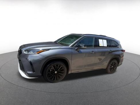 Used 2025 Toyota Highlander XSE AWD/4WD image 8